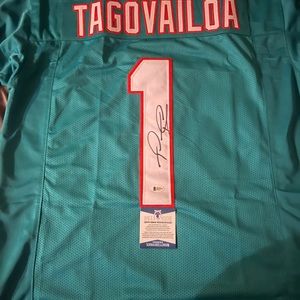 Autographed Tua Tagovailoa Miami Dolphins Jersey w/ certificate